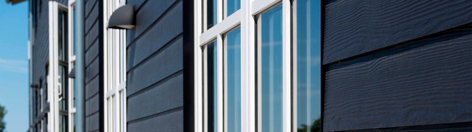 Cembrit og Swisspearl fibercement planker på sommerhus