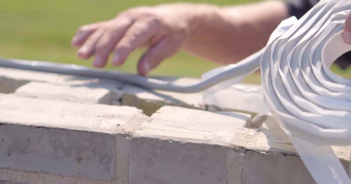 Butylb&aring;nd til montering af murafd&aelig;kning eller s&aring;b&aelig;nk