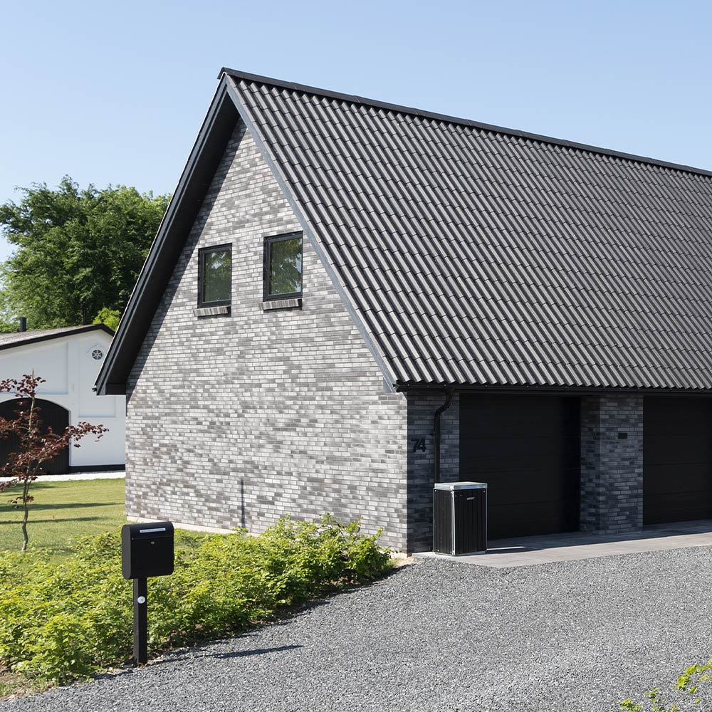 Nyt tag med sorte tagplader