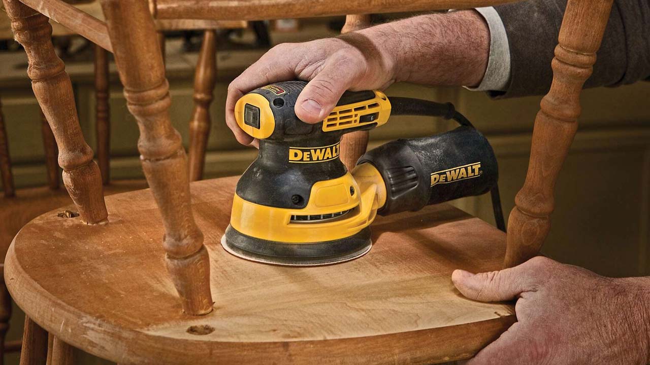 Slibning af stole med DEWALT excentersliber