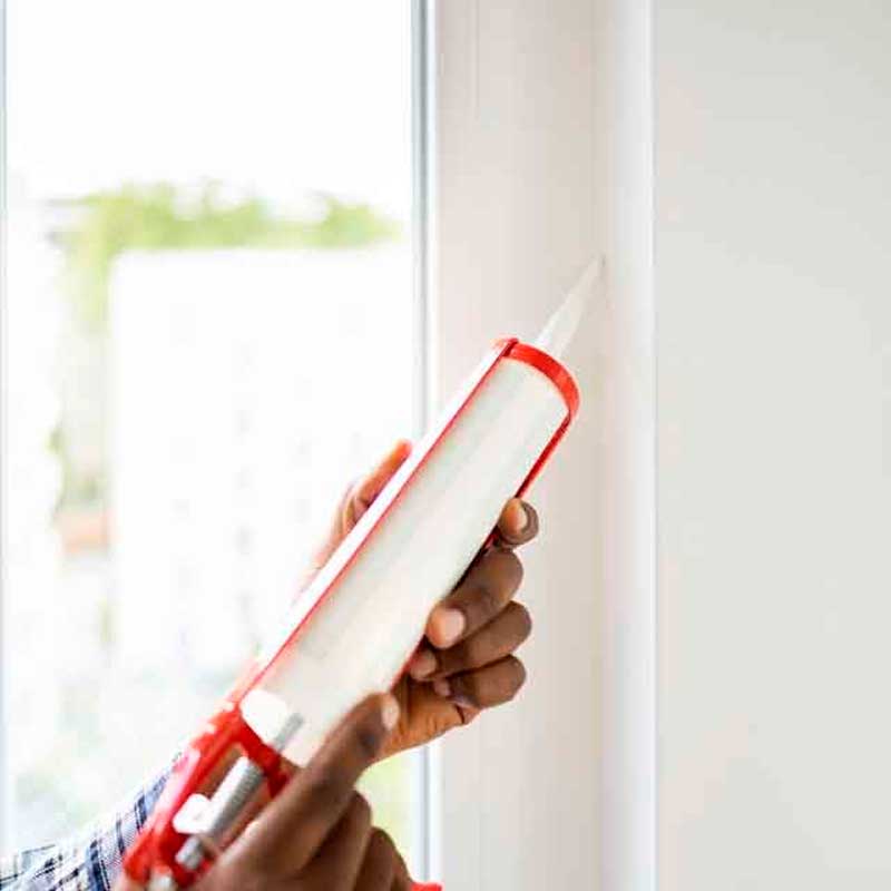 Fugemasse og fugeb&aring;nd til vinduer, lister og fliser