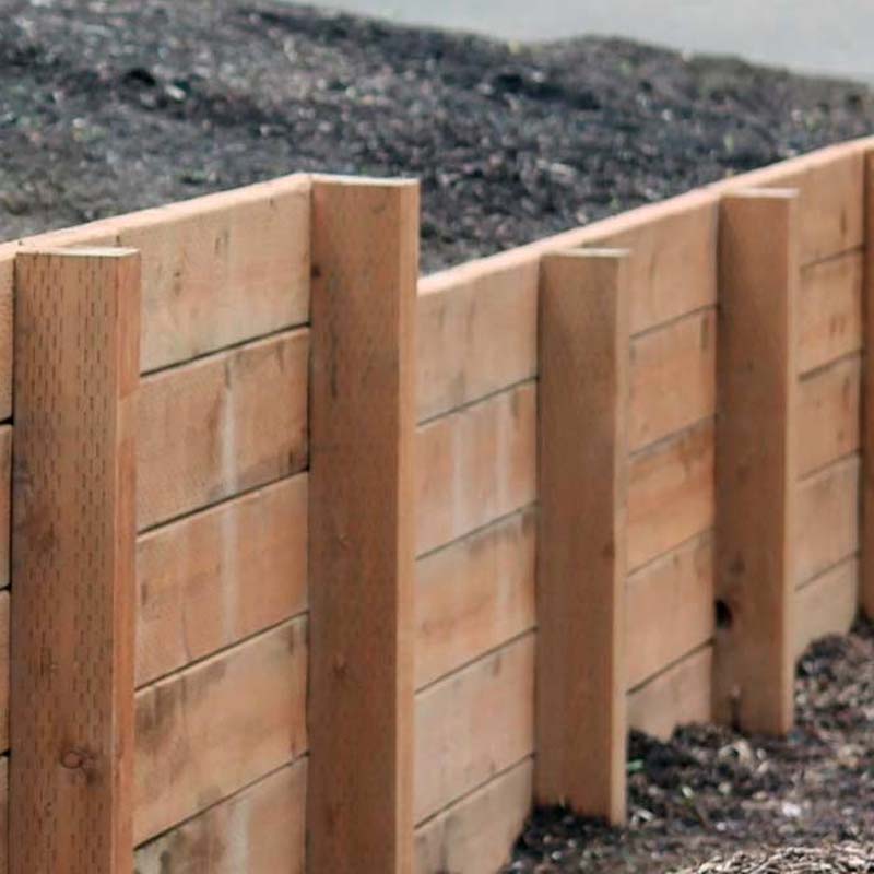 hegnsstolper i træ, aluminium og stål til havehegn