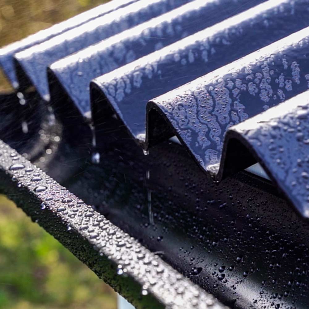 Udvalg af tagrender i zink, st&aring;l, plastik og kobber