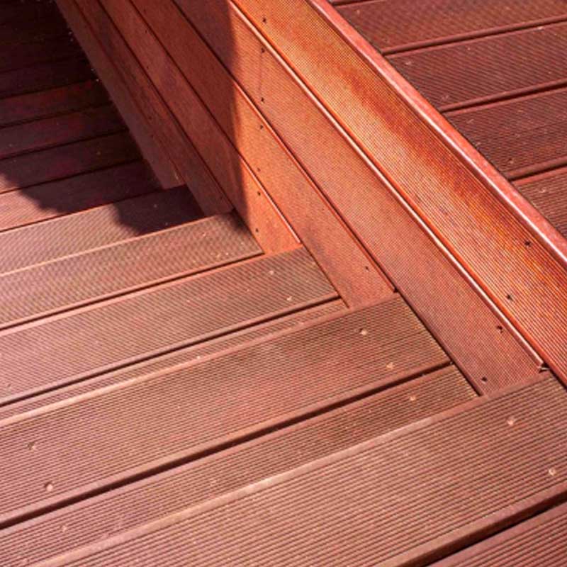 Bangkirai terassebr&aelig;dder p&aring; trappe