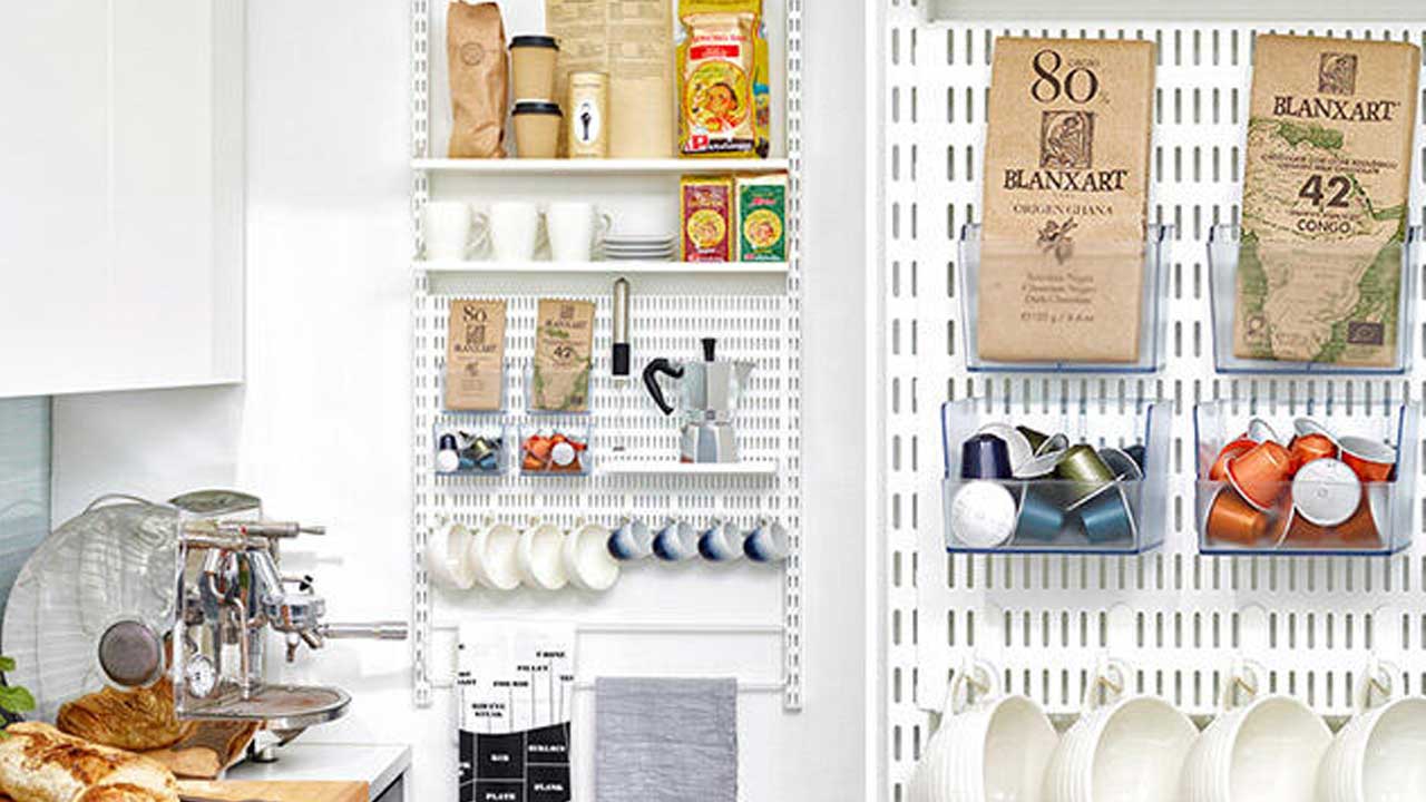 ELFA opbevaringssystem med hylder i k&oslash;kken