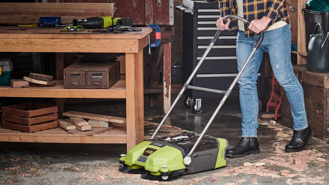 Praktisk og kompakt Ryobi fejelmaskine