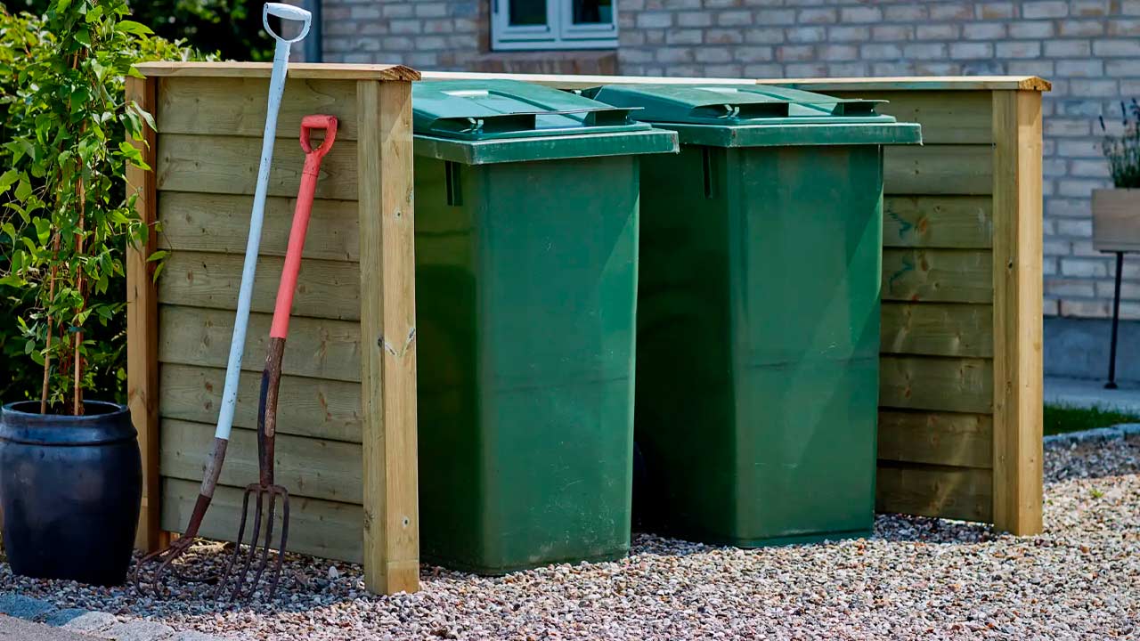 Skraldespandsskjuler til 2 spande i indk&oslash;rsel