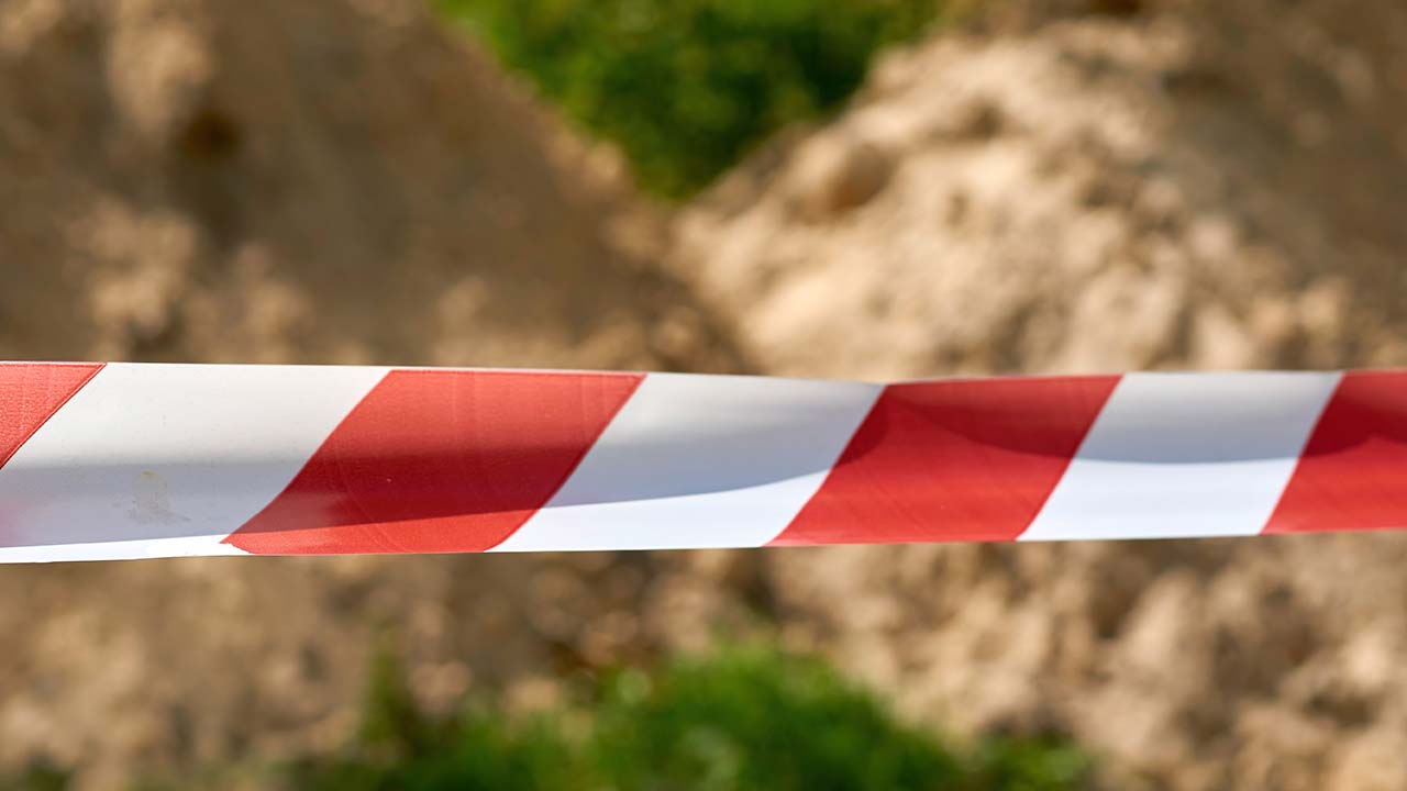 Afm&aelig;rkningsb&aring;nd ved byggeplads