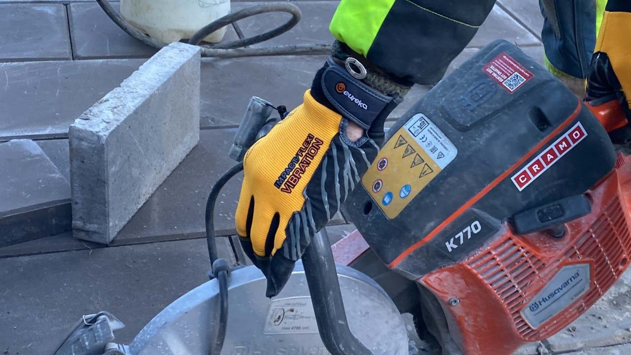 Arbejdshandsker og havehandsker hos Bygma