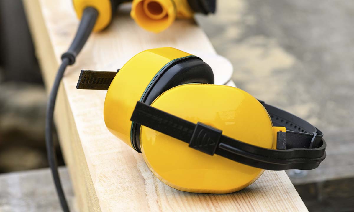 Høreværn til byggeri og havearbejde