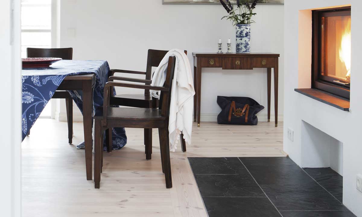 Massive tr&aelig;gulve med Dalafload og Tarkett