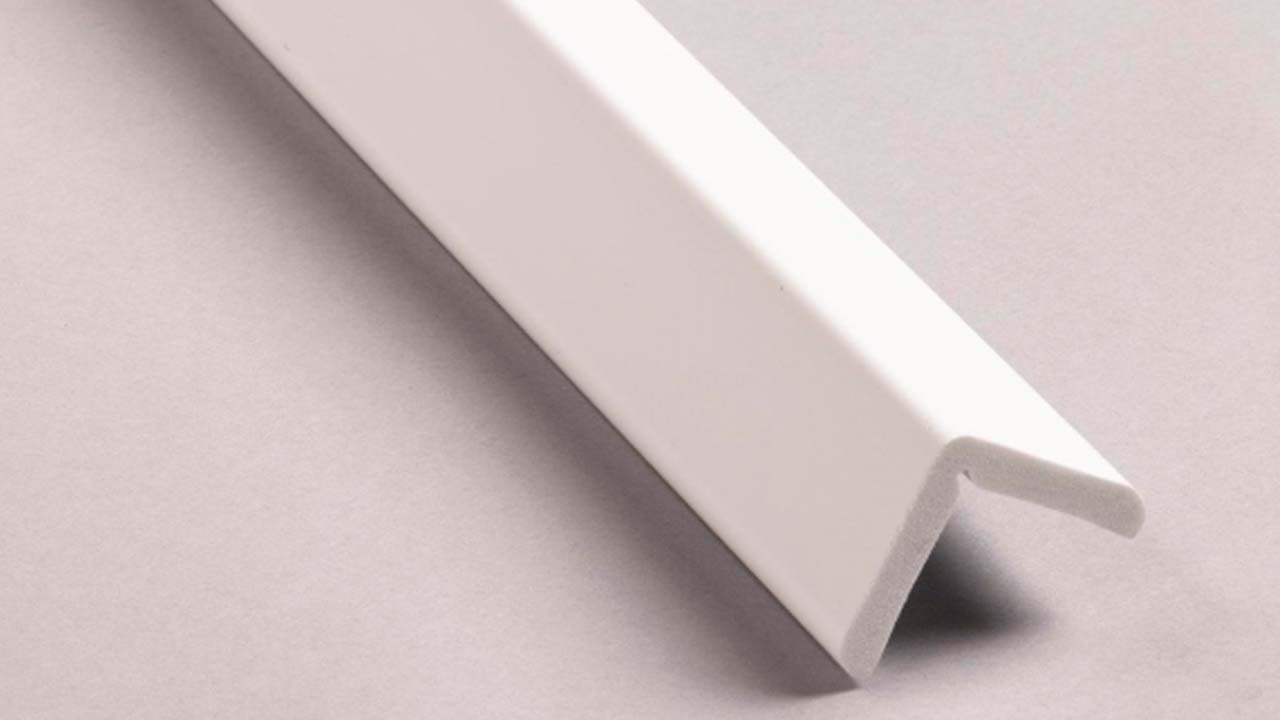 Hvide hj&oslash;rnelister i tr&aelig; eller plastik