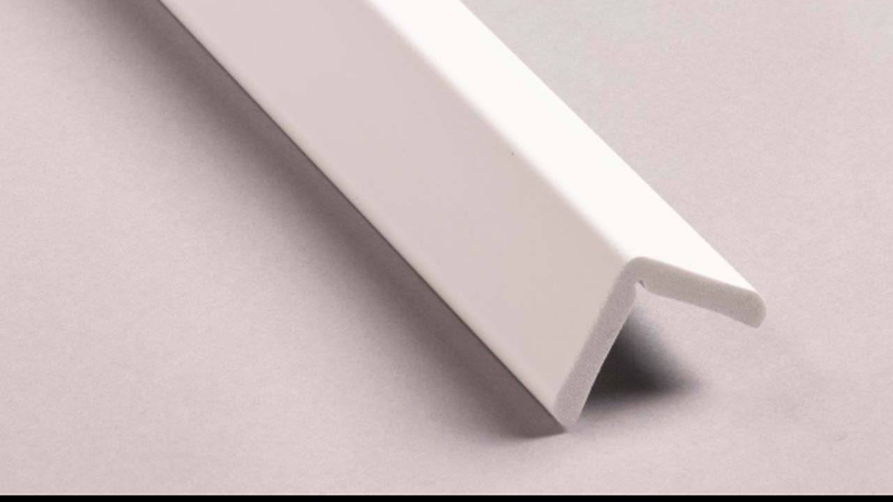 Hj&oslash;rnelister og vinkelister i tr&aelig; fra Primo og Nova