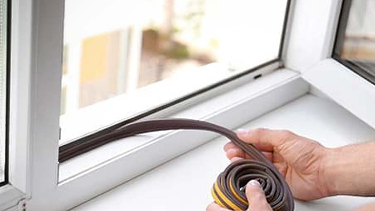 T&aelig;tningslister til vinduer og d&oslash;re