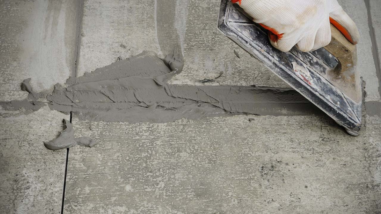 Gr&aring; LIP flisefuge til v&aelig;gfliser og gulvfliser