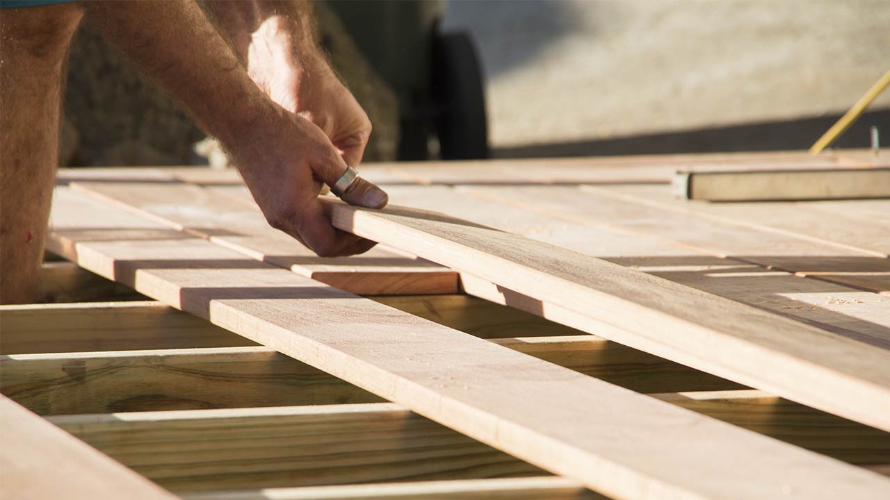 Tr&aelig; til l&aelig;gning af tr&aelig;terrasse