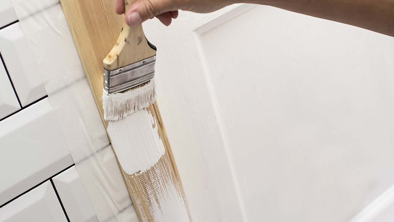 Indend&oslash;rs tr&aelig;maling p&aring; d&oslash;rkarm