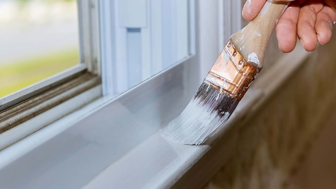 Hvid indend&oslash;rs vinduesmaling p&aring; tr&aelig;