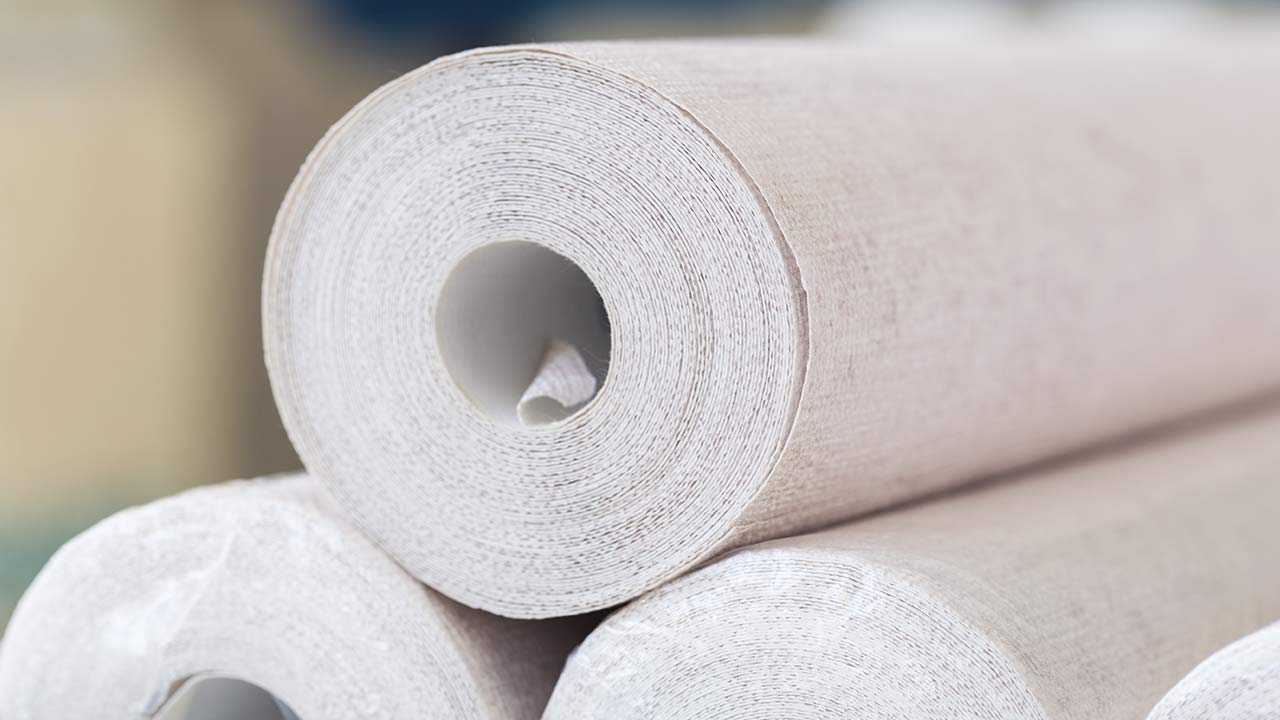 Ruller med tapet, filt og glasv&aelig;v til v&aelig;g