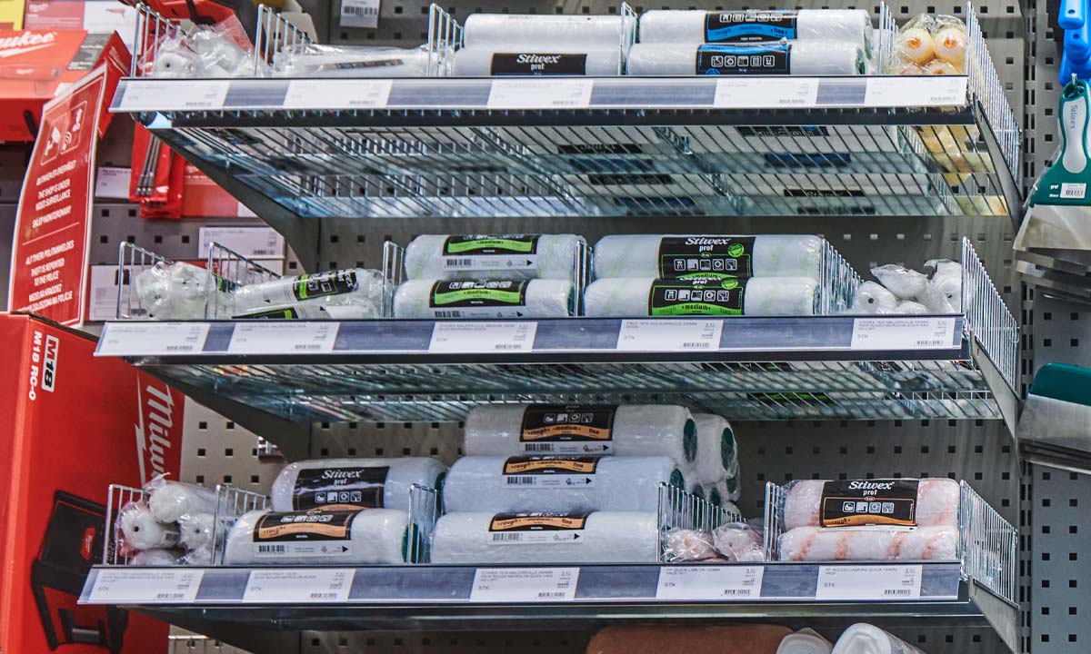 Malerrulle udvalg p&aring; hylder i Bygma