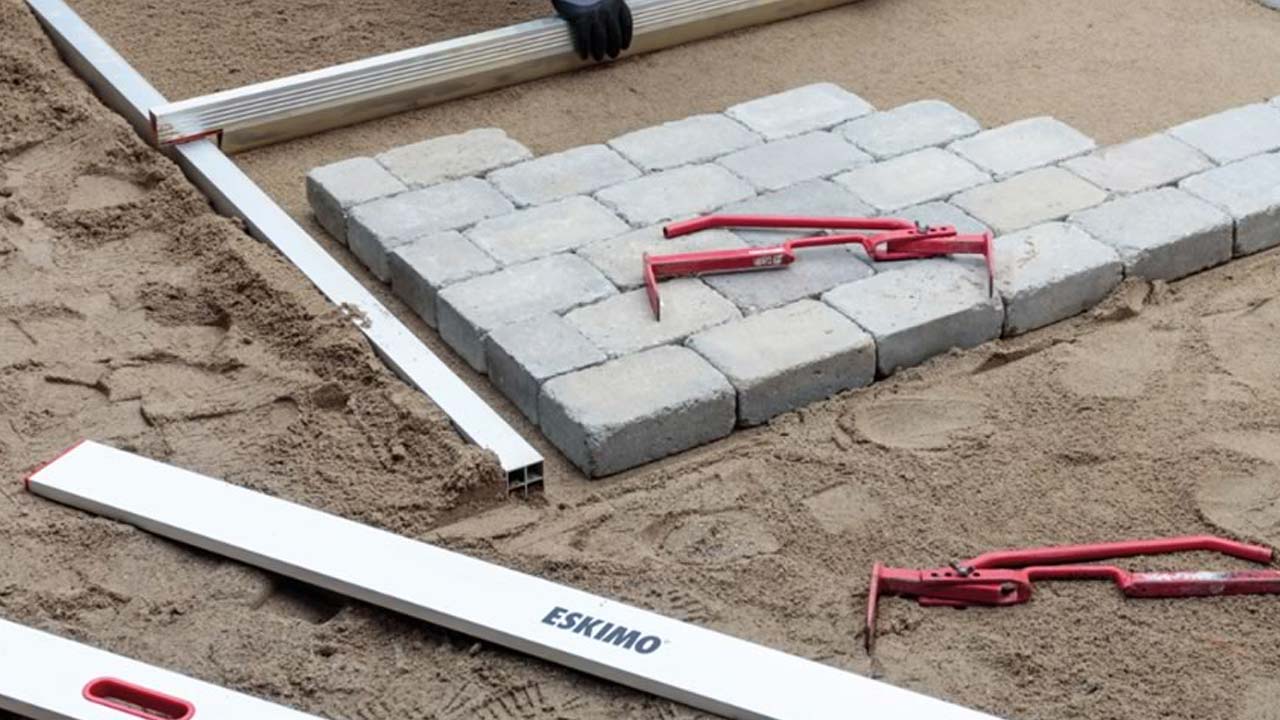 Brol&aelig;ggerv&aelig;rkt&oslash;j og afretters&aelig;t fra Eskimo