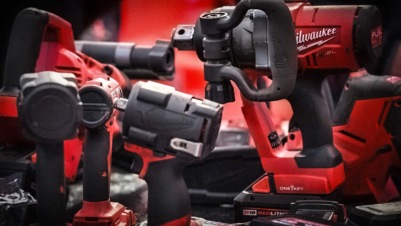 Milwaukee s&aelig;t med elv&aelig;rkt&oslash;j