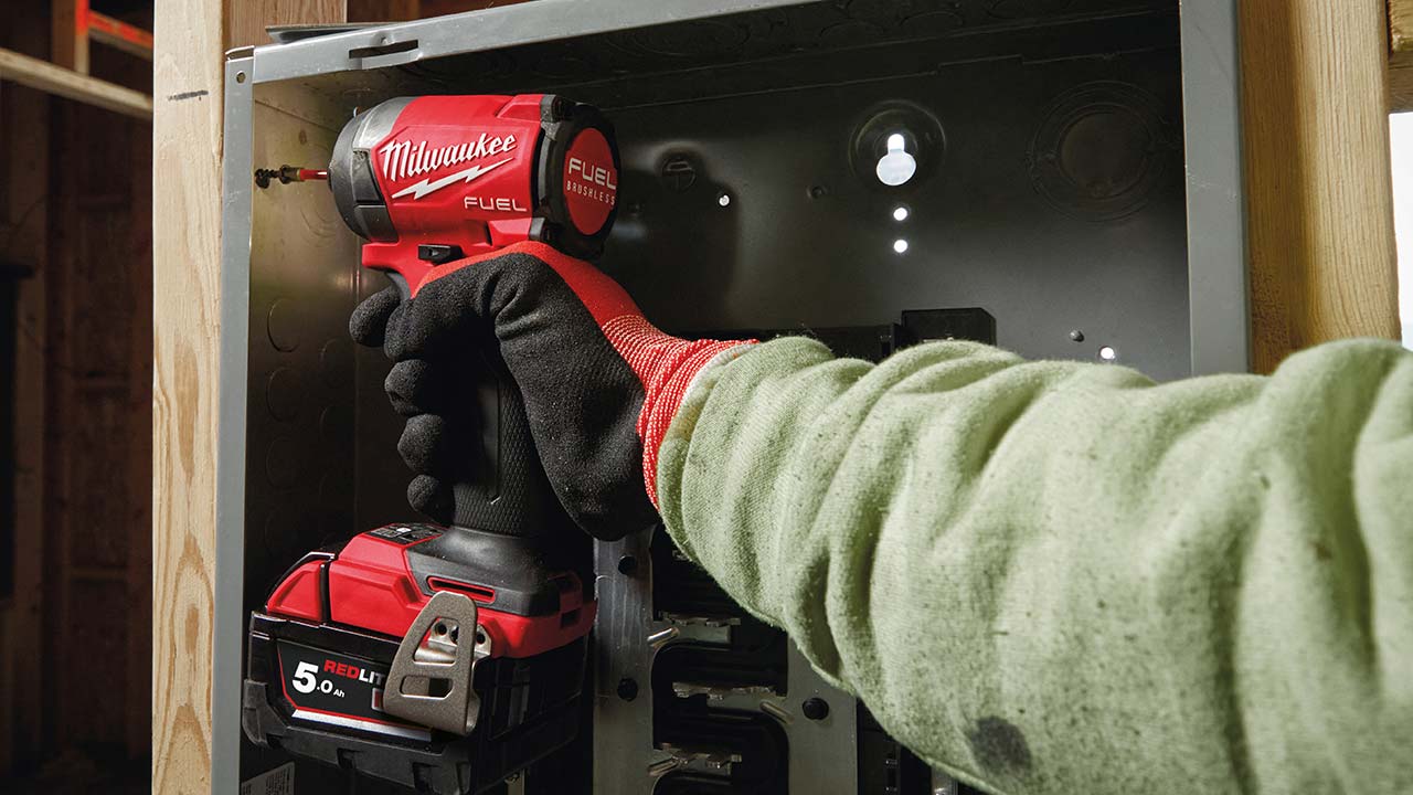 Milwaukee Slagskruemaskine til stål og træ