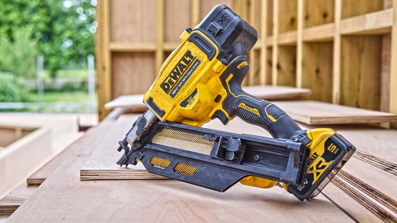 DEWALT s&oslash;mpistol