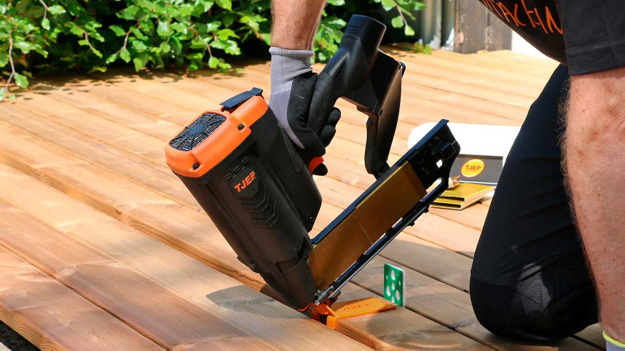 TJEP klammepistol der monterer terrassebr&aelig;dder