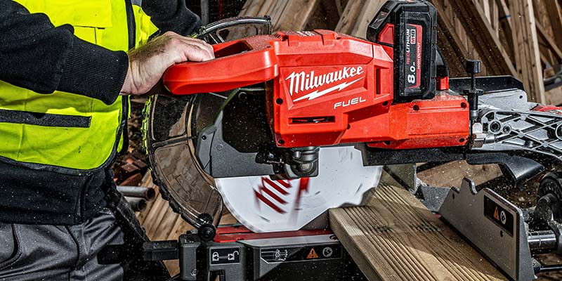 Milwaukee kap geringssav FMS254