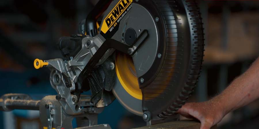 DEWALT DCS 782N kap geringssav