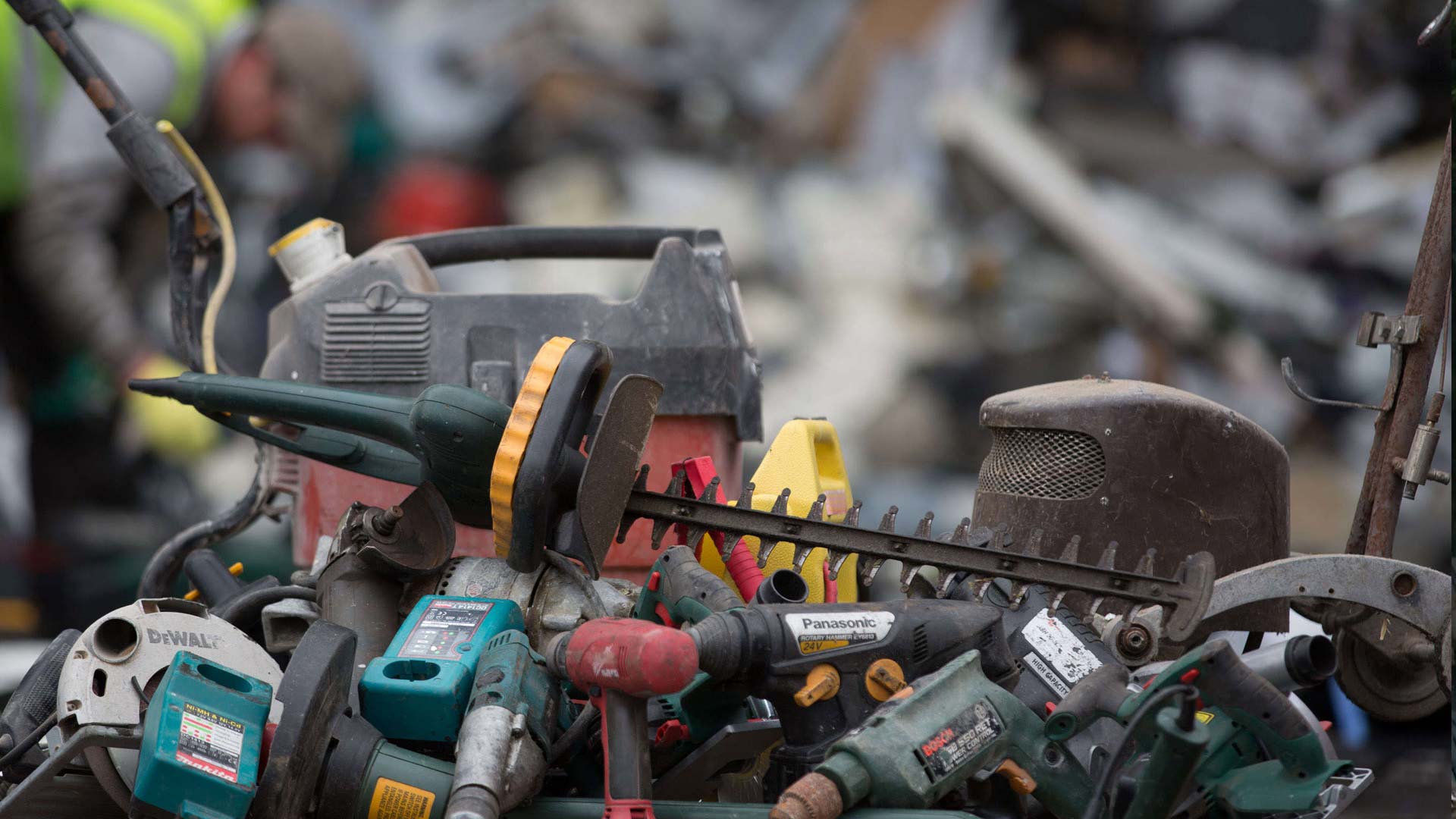 Brugt el-værktøj på losseplads